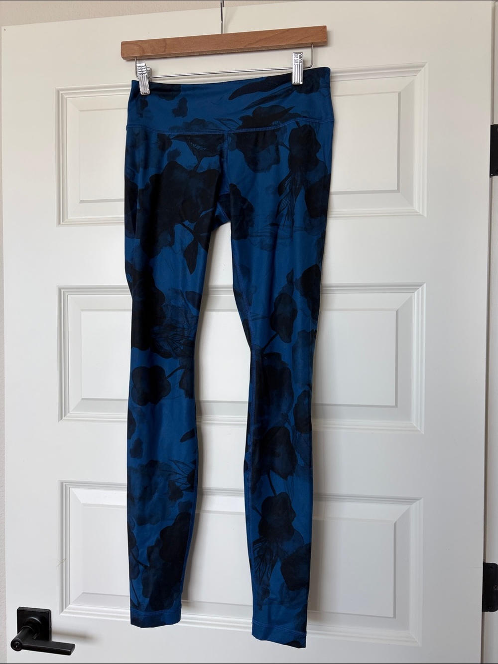 lululemon athletica Blue and Black Floral Leggings